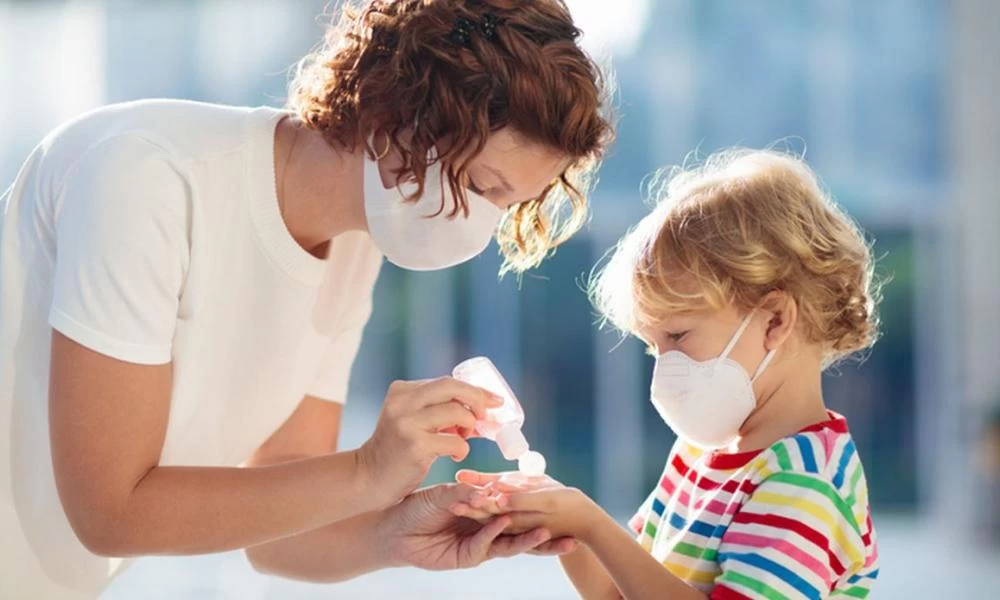 Κορονοϊός: Εξίσου μολυσματικά με τους ενήλικες τα παιδιά